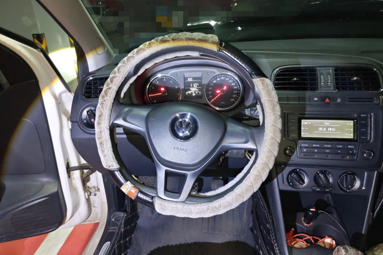 大众 Polo 2014款 1.6L 手动舒适版中控内饰13