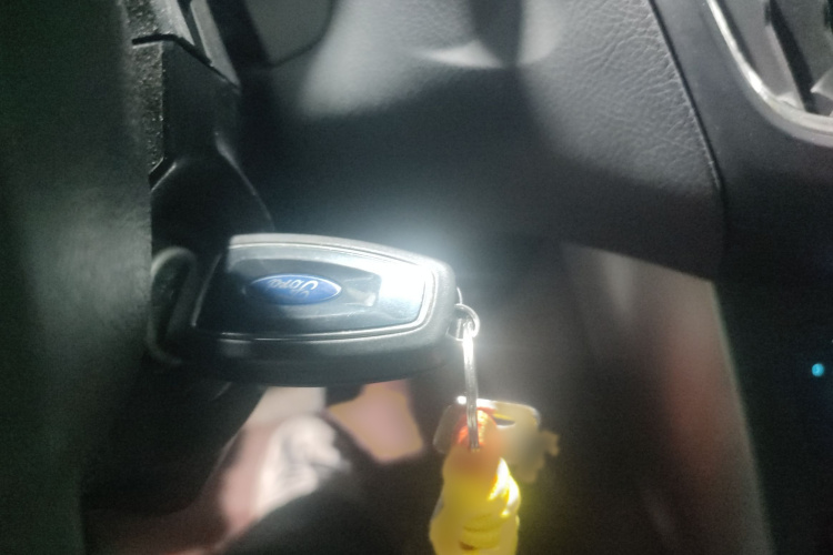 福特 福克斯 2015款 两厢 1.6L 自动舒适型中控内饰7001