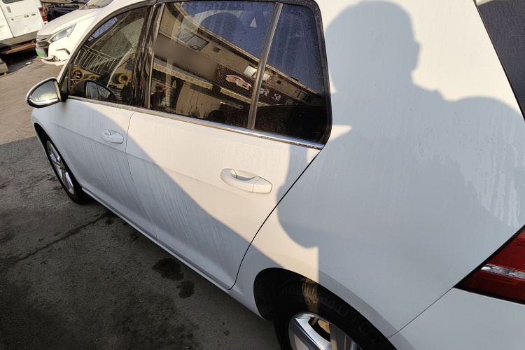 大众 高尔夫 2016款 1.6L 自动舒适型车身外观4