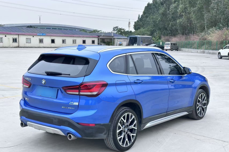 宝马X1 2020款 xDrive25Li 尊享型车身外观6009