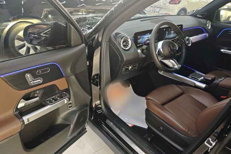 奔驰GLB 2024款 GLB 220 4MATIC中控内饰7003