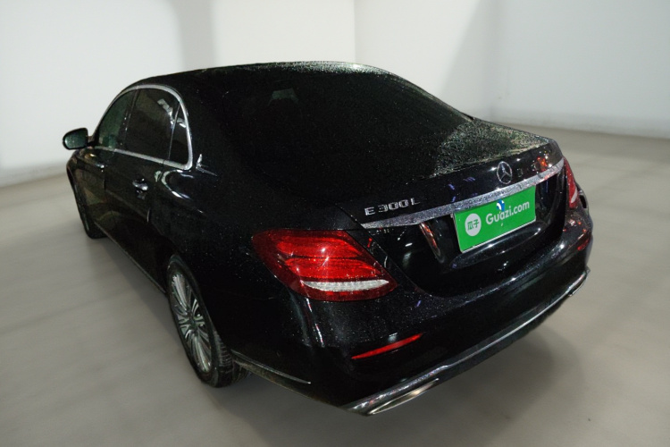 奔驰E级 2020款 E 300 L 豪华型车身外观5