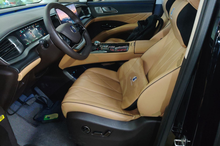 腾势D9 2024款 DM-i 980 四驱旗舰型中控内饰19