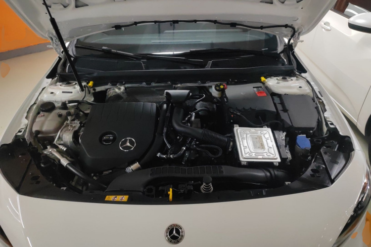 奔驰A级 2022款 改款三 A 200 L 运动轿车时尚型机舱底盘24