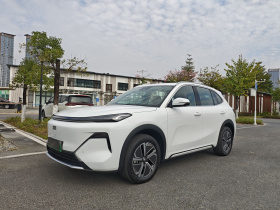 吉利银河 银河星舰7 EM-i 2025款 120km 探索+版