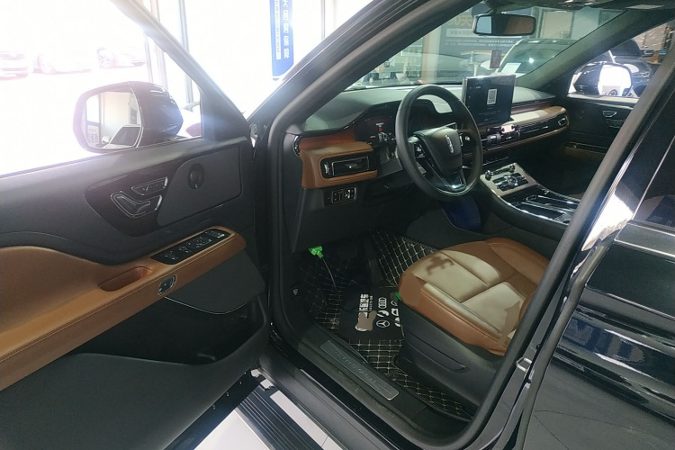 林肯 飞行家 2023款 3.0T V6 四驱尊雅巡航版 六座中控内饰20