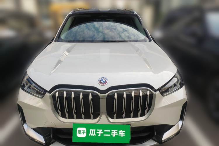 宝马iX1 2023款 eDrive25L X设计套装车身外观2