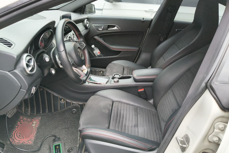 奔驰CLA 2017款 CLA 220 4MATIC中控内饰19