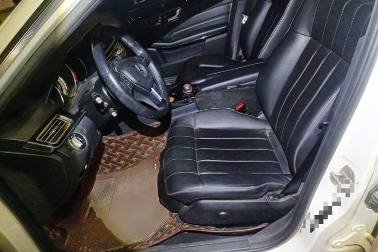 奔驰E级 2015款 E 260 L 运动型中控内饰19