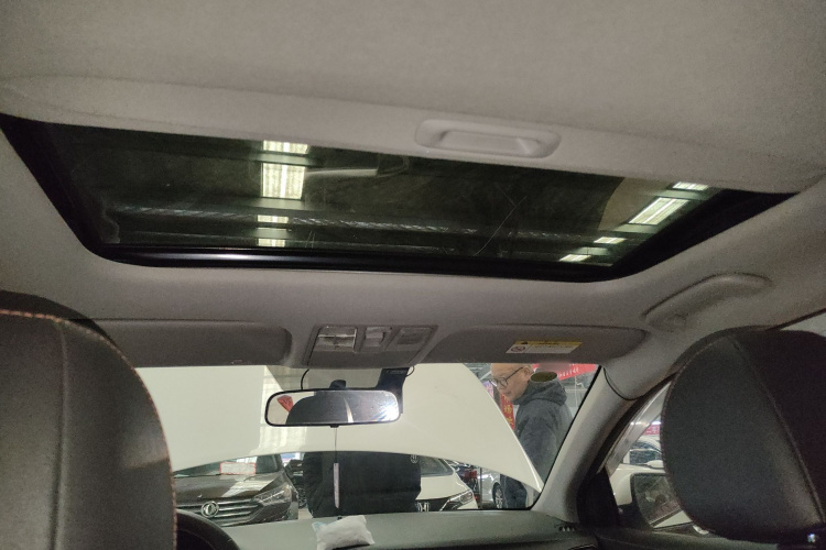 现代 悦纳RV 2017款 1.4L 自动活力版SPORT 国V局部细节22