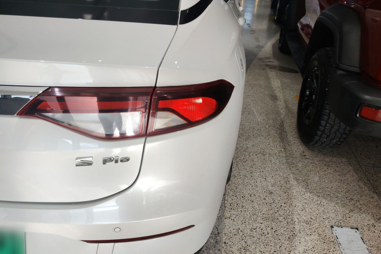 埃安 AION S 2022款 炫 580 Pio 60kWh车身外观6001