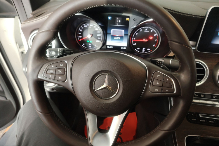 奔驰GLC 2018款 GLC 300 4MATIC 动感型局部细节13