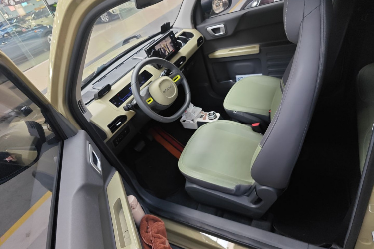 吉利银河 2024款 200km 熊猫骑士中控内饰19