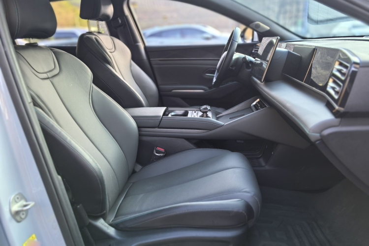 比亚迪 秦L 2024款 DM-i 120KM超越型中控内饰7009