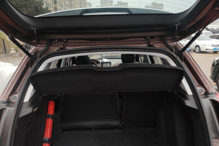 标致2008 2014款 1.6L 自动时尚版局部细节23