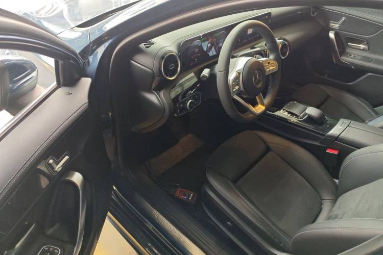 奔驰A级 2019款 A 200 L 运动轿车中控内饰20