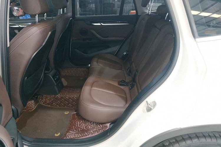 宝马X1 2020款 xDrive25Li 尊享型中控内饰21
