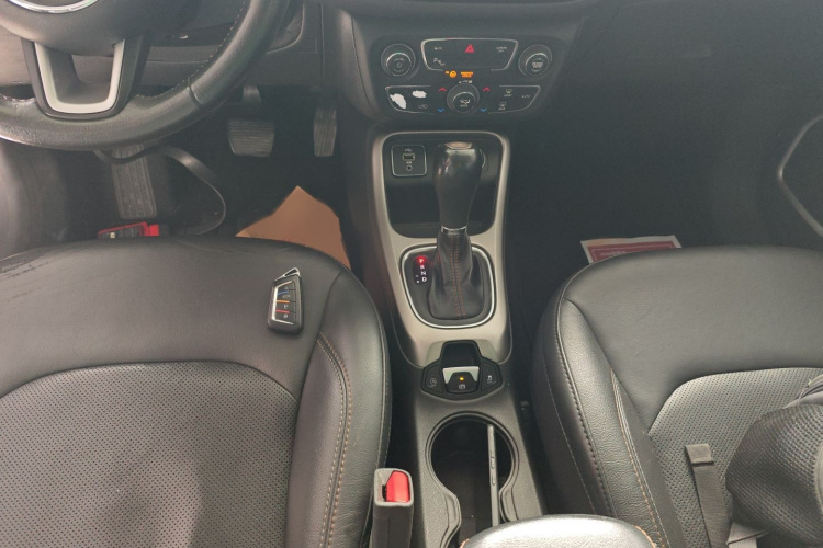 Jeep 指南者 2017款 200T 自动家享版局部细节18