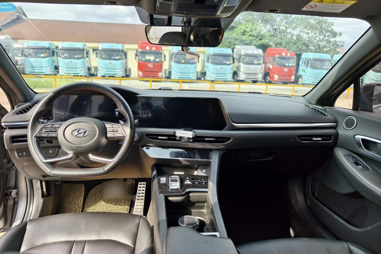 现代 索纳塔 2022款 270TGDi DCT 20周年纪念款中控内饰7001