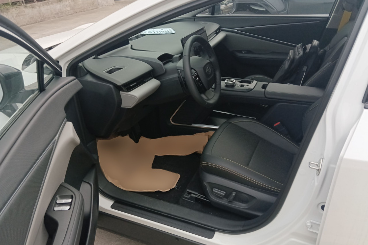 丰田bZ5 2025款 550 PRO智行版中控内饰7003