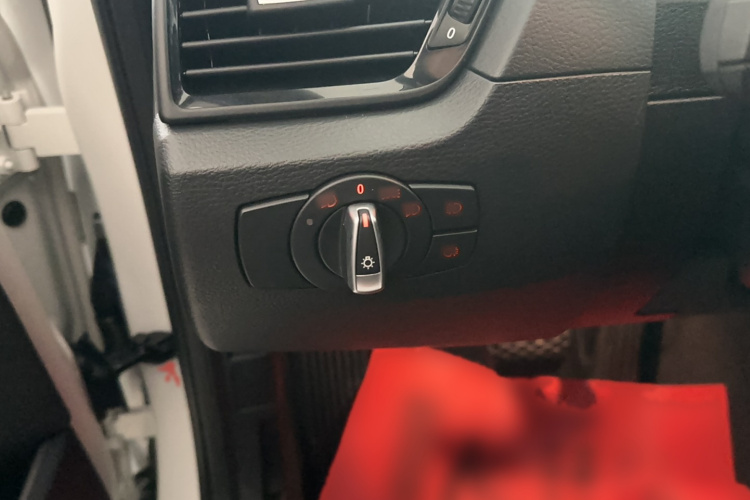 宝马X1 2014款 xDrive20i 运动设计套装局部细节9003