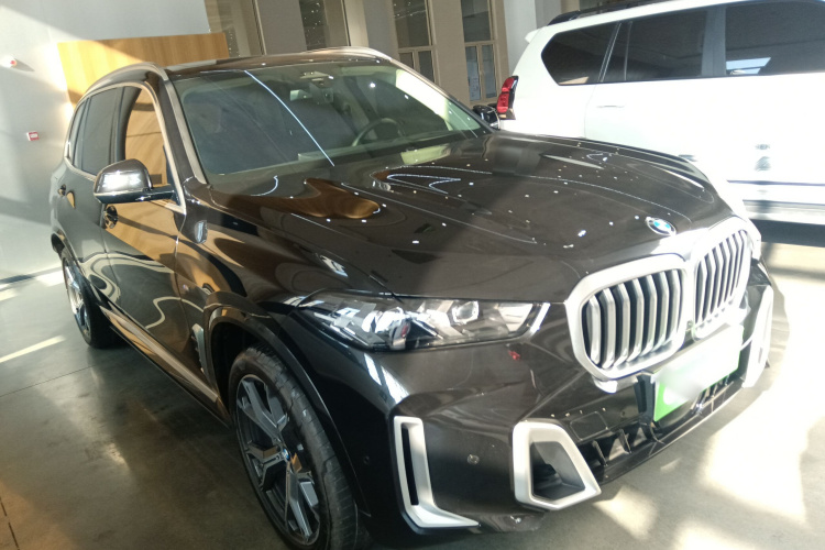 宝马X5 2023款 xDrive 30Li 尊享型M运动套装车身外观3
