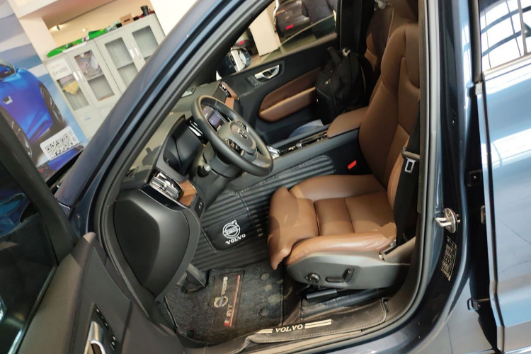 沃尔沃XC60新能源 2024款 T8 插电混动 长续航四驱智远豪华版中控内饰19