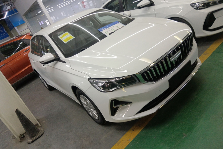 吉利汽车 帝豪 2025款 第4代 1.5L 手动星耀版车身外观6002
