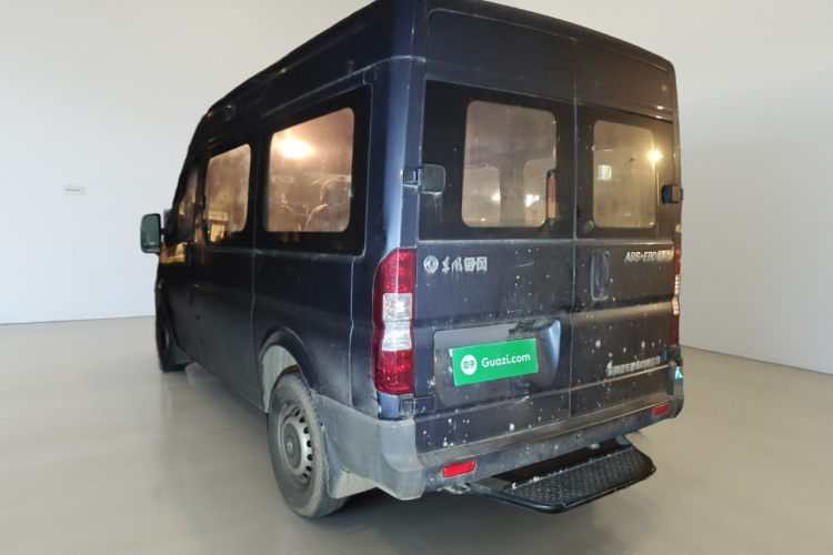 东风御风 御风 2016款 2.5T领运版御利宝短轴中顶国V ZD25车身外观5