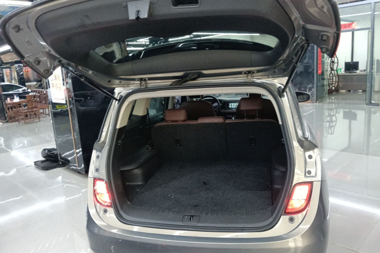 别克GL6 2018款 18T 5座豪华型机舱底盘23