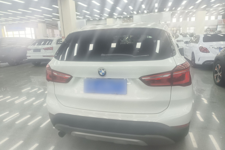 宝马X1 2019款 sDrive18Li 尊享型车身外观6