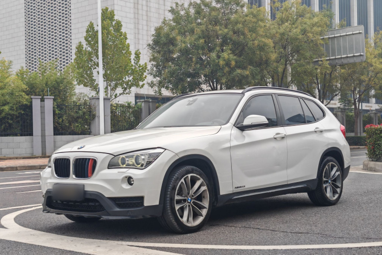宝马X1 2014款 xDrive20i 运动设计套装车身外观1