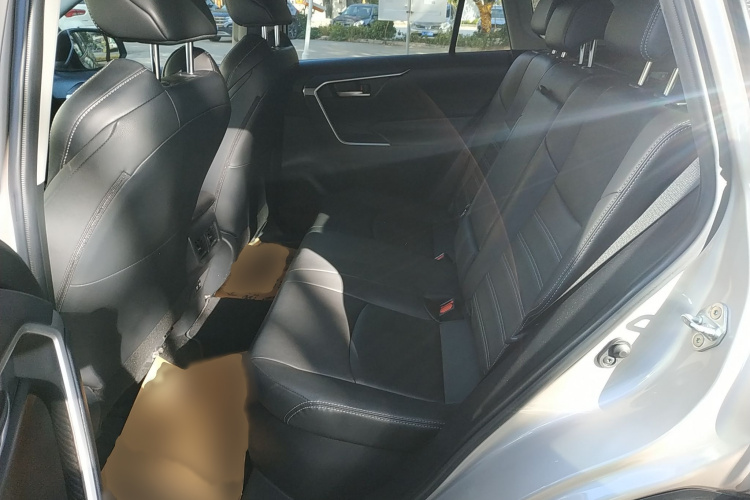 丰田 威兰达 2020款 双擎 2.5L E-CVT两驱豪华版中控内饰7004