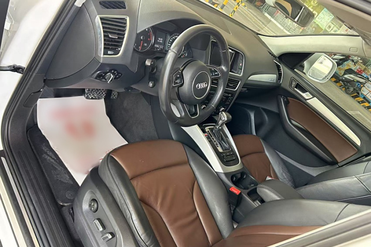 奥迪Q5 2016款 40 TFSI 技术型中控内饰7004