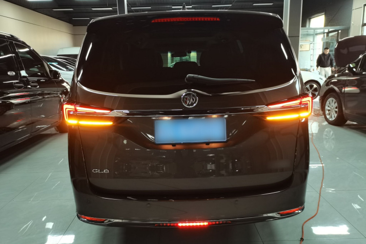 别克GL8 2023款 改款 陆上公务舱 豪华型车身外观6