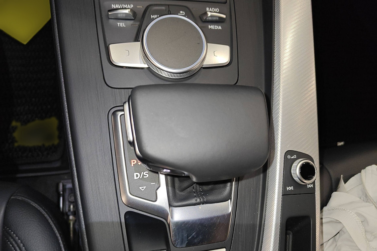 奥迪A4(进口) 2020款 Avant 先锋派 40 TFSI 时尚动感型局部细节18