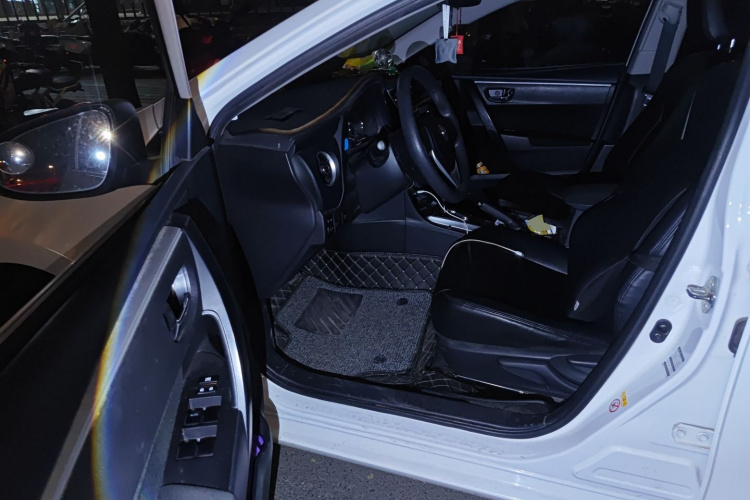 丰田 卡罗拉 2017款 改款 1.2T S-CVT GL中控内饰20