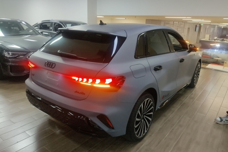 奥迪A3 2025款 Sportback 35TFSI 飞驰尊享型车身外观7