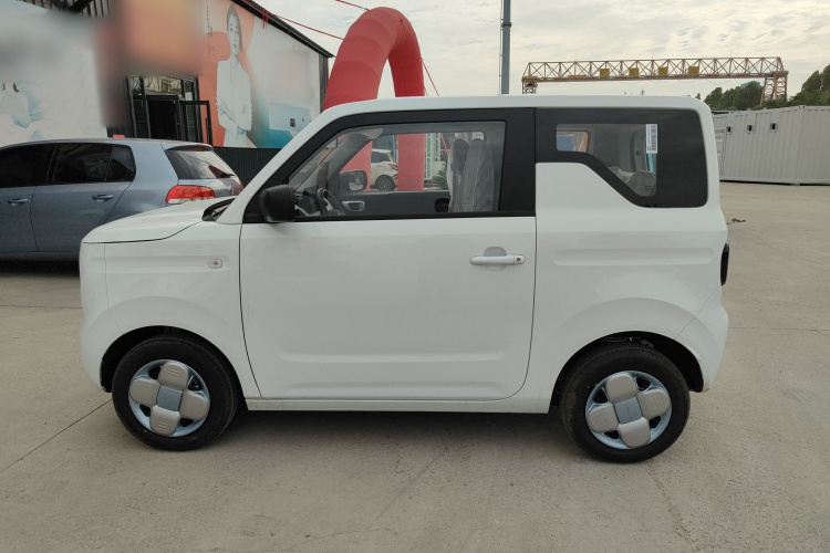 吉利银河 2024款 熊猫mini 200km 耐力熊车身外观4