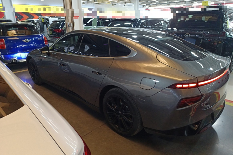 小鹏P7 2020款 562E性能版车身外观4