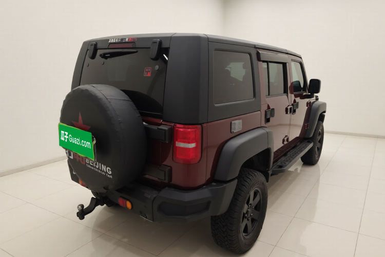 北京越野 北京BJ40 2016款 40L 2.0T 手动四驱尊贵版车身外观7