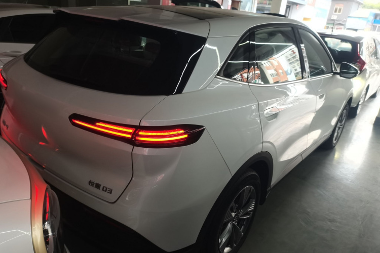 奔腾 悦意03 2025款 565km 乐享版车身外观7