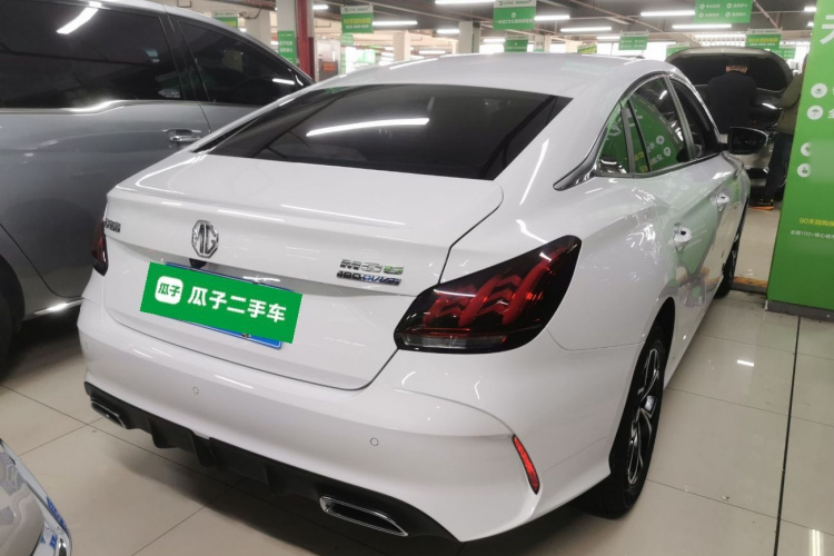 名爵 MG5 2023款 180DVVT CVT豪华版车身外观7