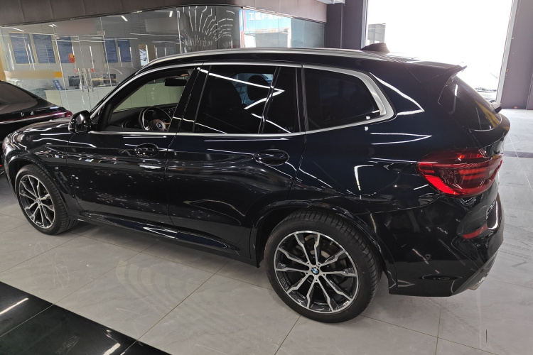 宝马X3 2021款 xDrive30i 领先型 M运动套装车身外观4