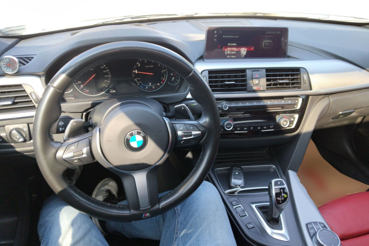 宝马3系 2018款 330i M运动曜夜版中控内饰12