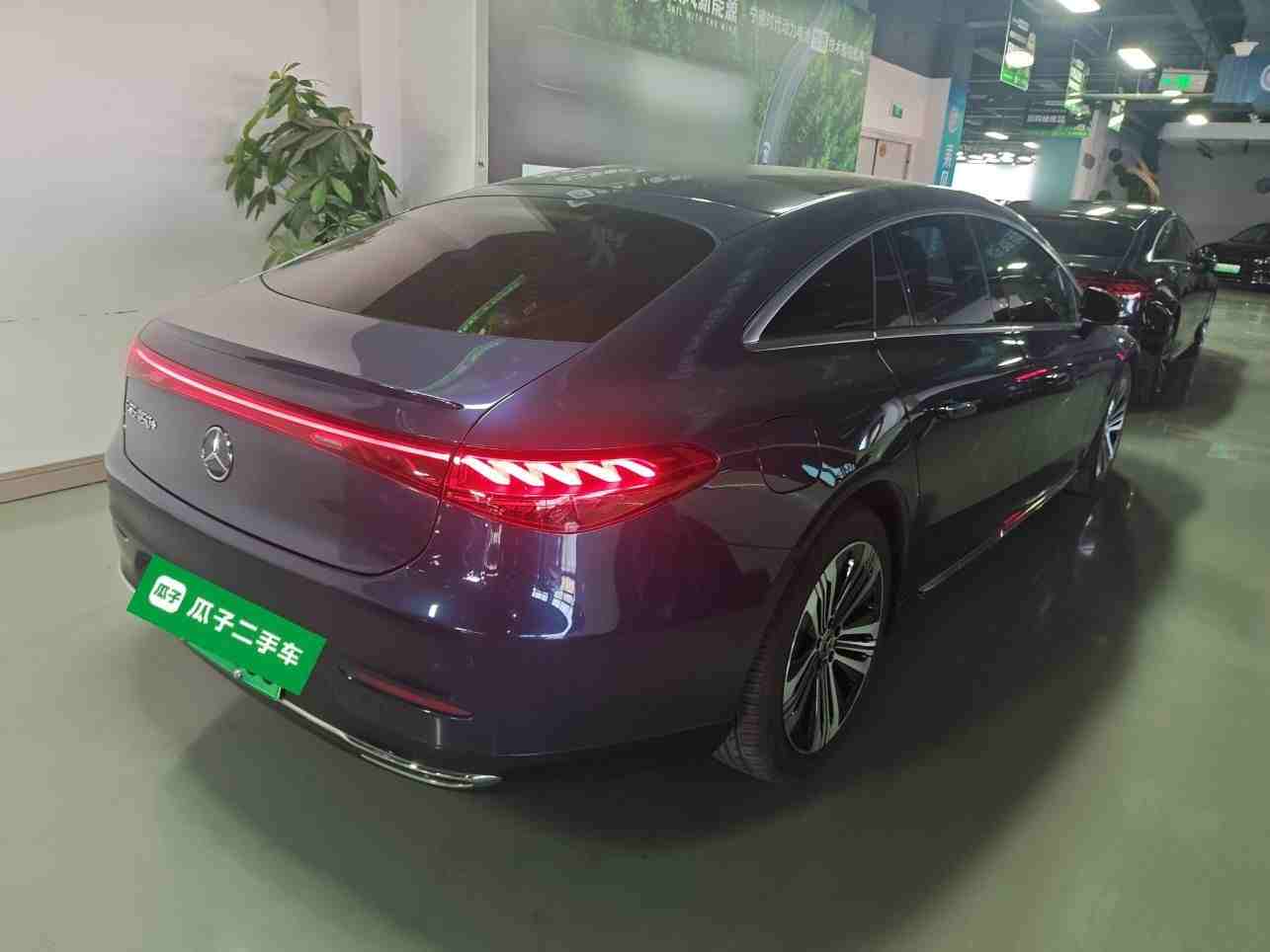车辆右后45度外观实拍