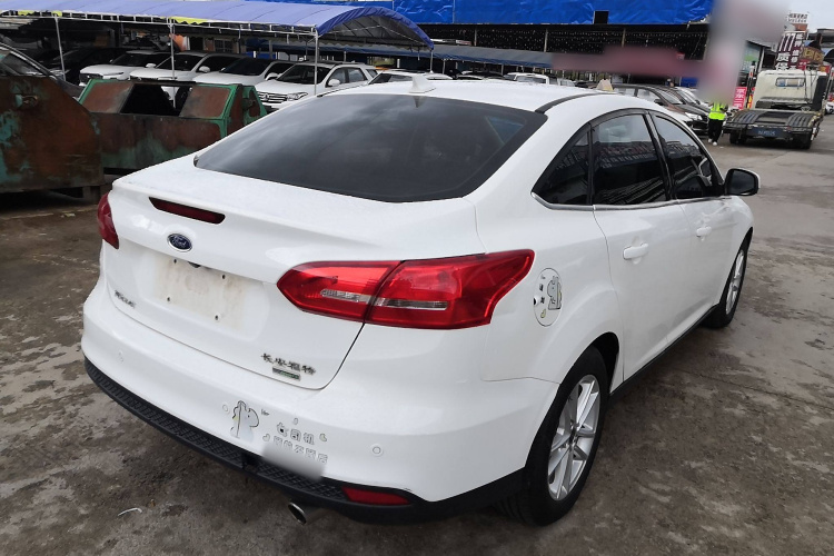 福特 福克斯 2018款 三厢经典 EcoBoost 180 自动精英型车身外观6005