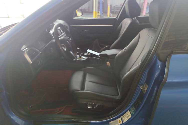 宝马3系GT 2020款 320i M运动套装中控内饰19