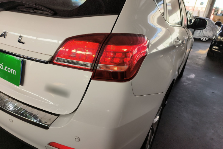 哈弗H2 2016款 红标 1.5T 手动两驱精英型车身外观9