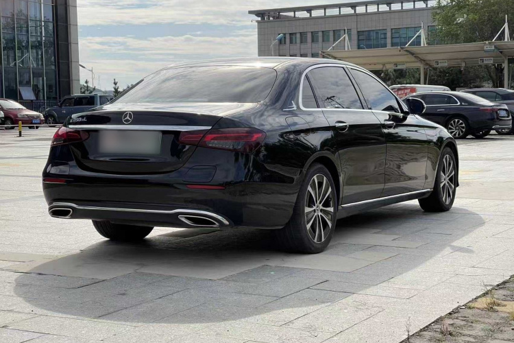 奔驰E级新能源 2021款 E 350 e L 插电式混合动力轿车车身外观6005